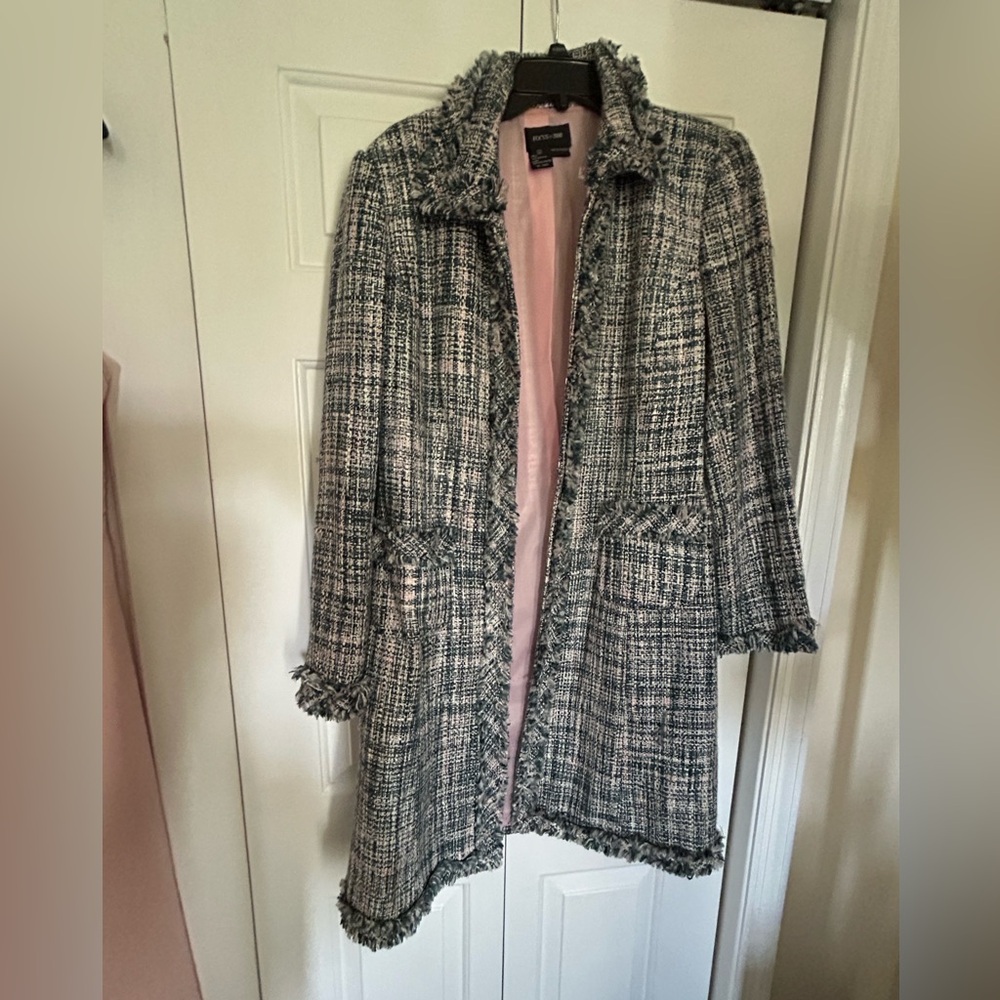 Long coat, elegant and feminine.